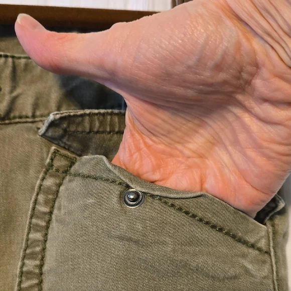 Express Olive Green Women's Cargo Pants. Size 00 Low Rise Fit - Picture 7 of 16